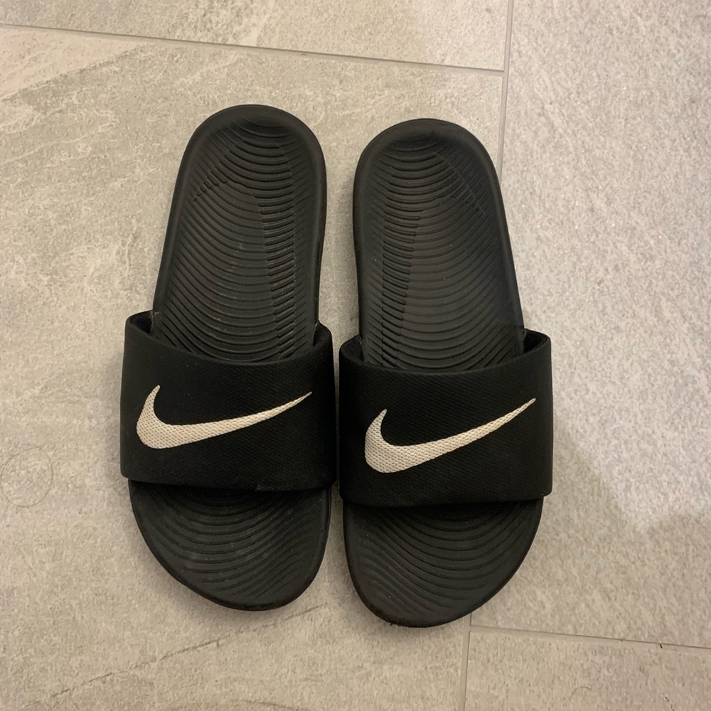 NIKE SLIDES